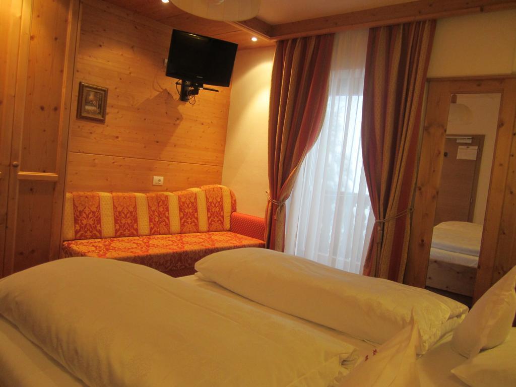 אורטיסיי Hotel Ronce חדר תמונה