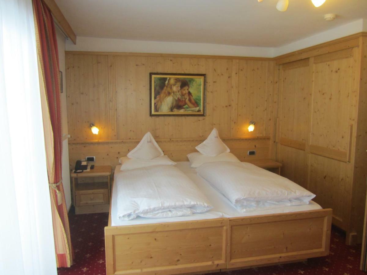 אורטיסיי Hotel Ronce מראה חיצוני תמונה